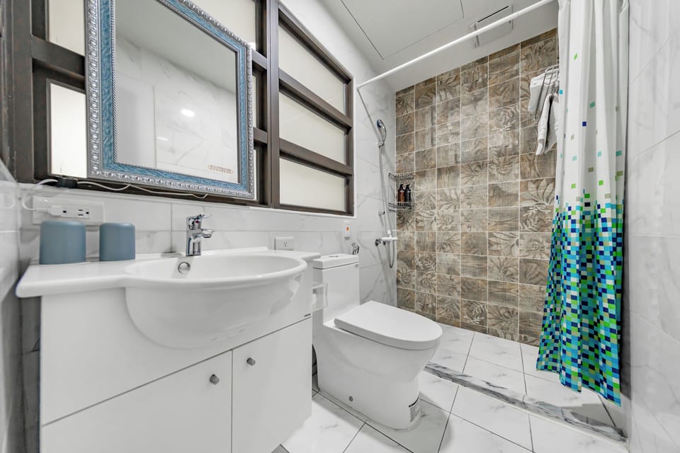 Double Room with Street View and Balcony | Bathroom | Shower, hair dryer, slippers, towels