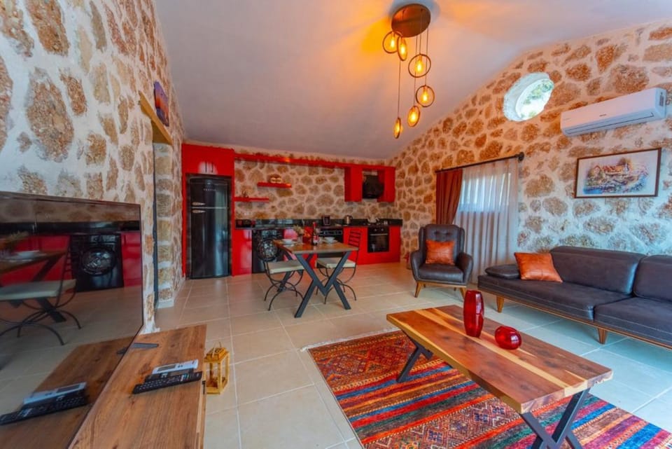 Royal Villa, 1 Bedroom, Private Pool | Premium bedding, desk, iron/ironing board, WiFi (free)