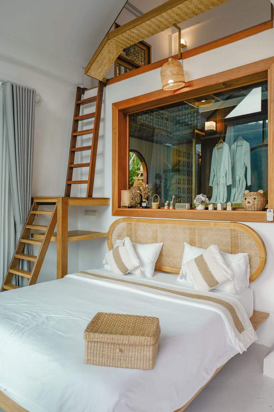 Individually decorated, desk, free WiFi, bed sheets