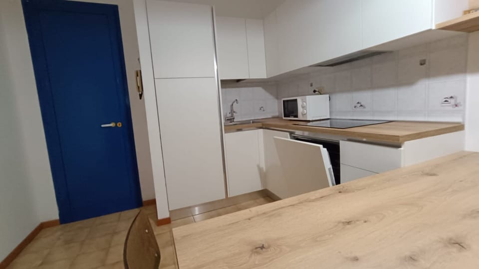 Apartment, 2 Bedrooms, Balcony | Interior