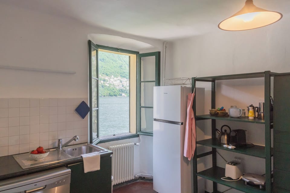 Apartment (3 Bedrooms) | Private kitchen | Microwave, oven, dishwasher, espresso maker