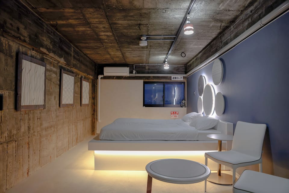 Double Room, Partial Ocean View | Desk