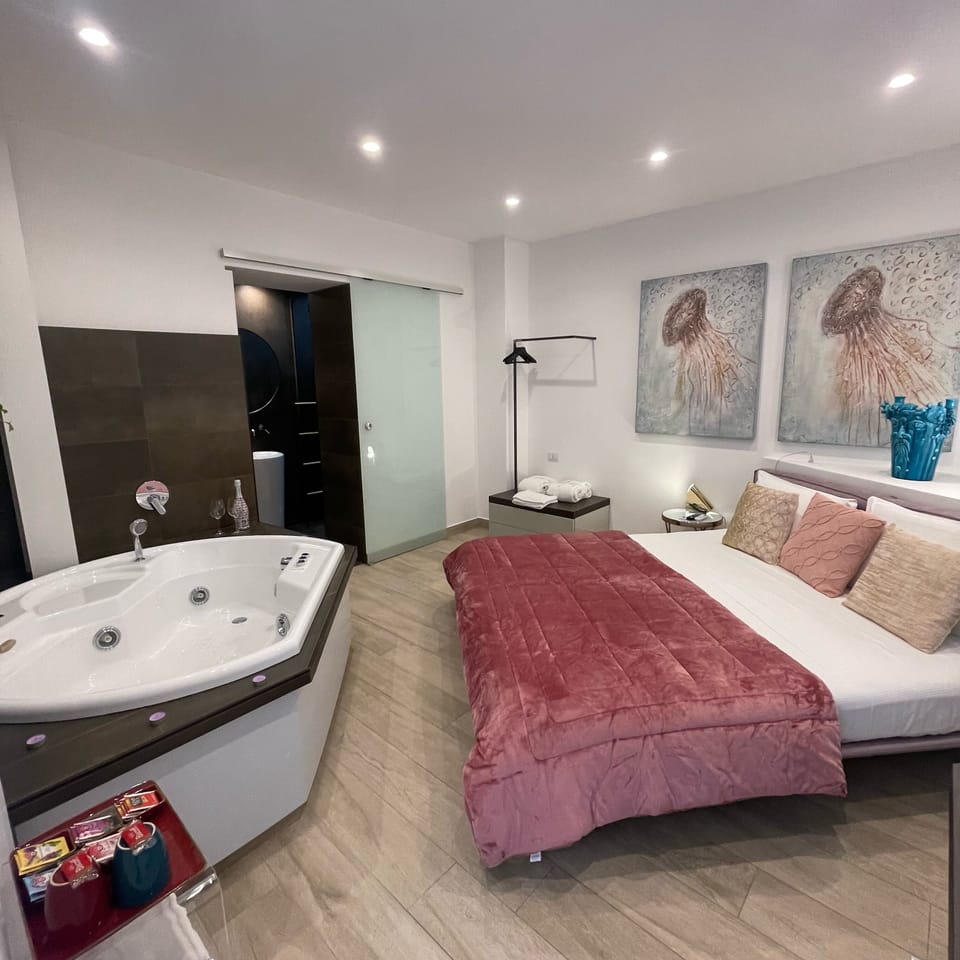 Luxury Double Room, Non Smoking, Jetted Tub | Soundproofing, free WiFi