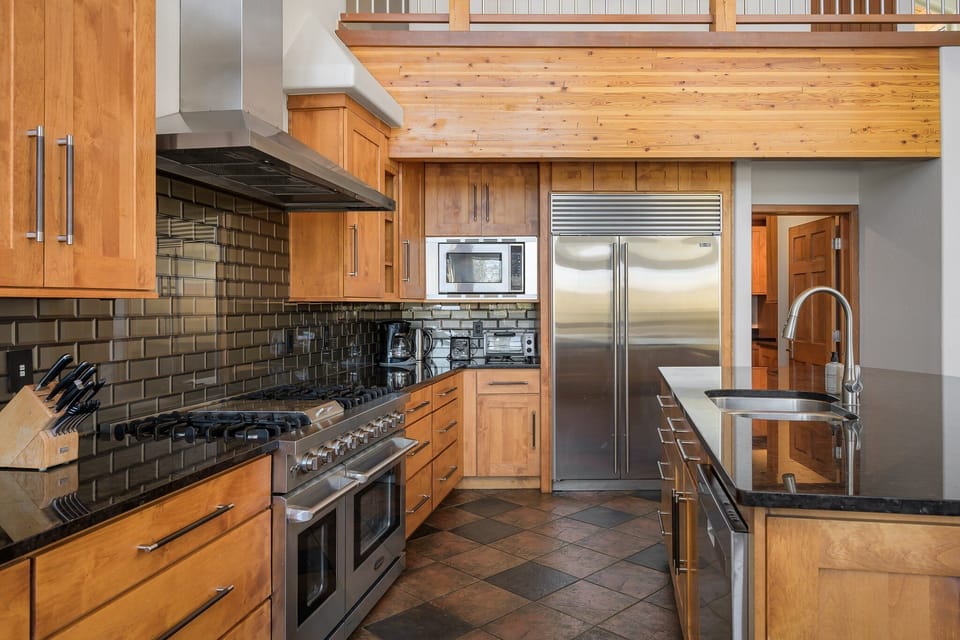 Fully Equipped Chef's Kitchen