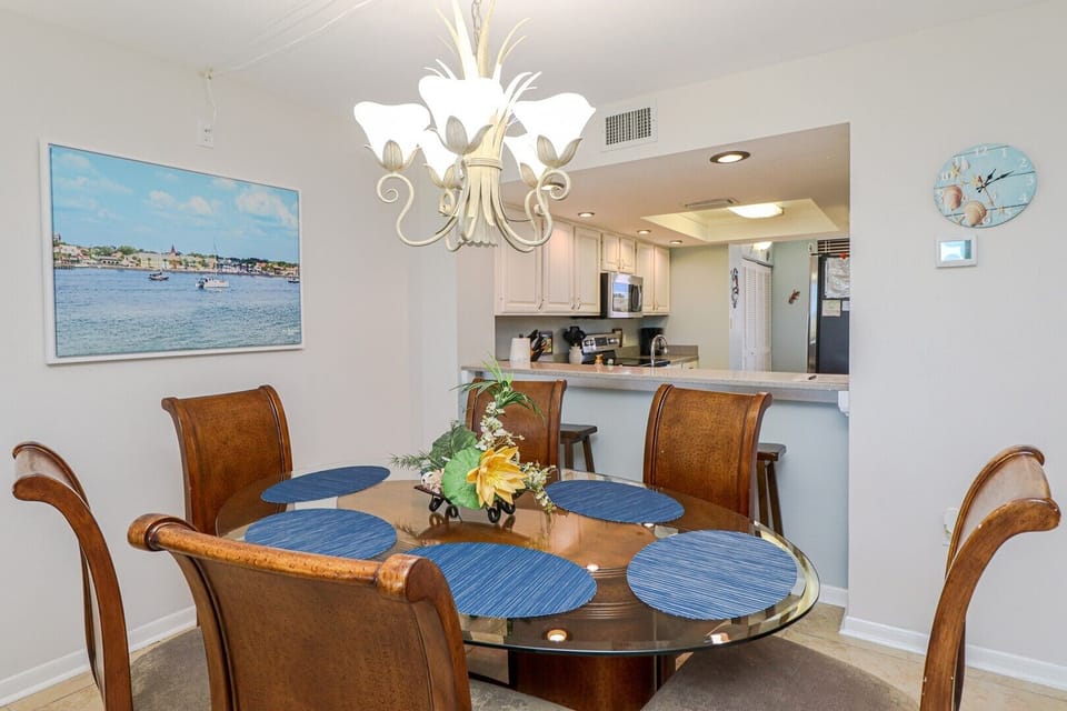 St. Augustine Beach Rentals Dining Room