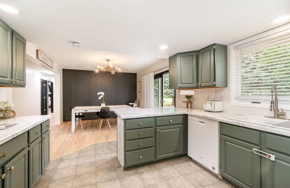 Small appliances included. Toaster, Blender, Air Fryer, and Pressure Cooker.