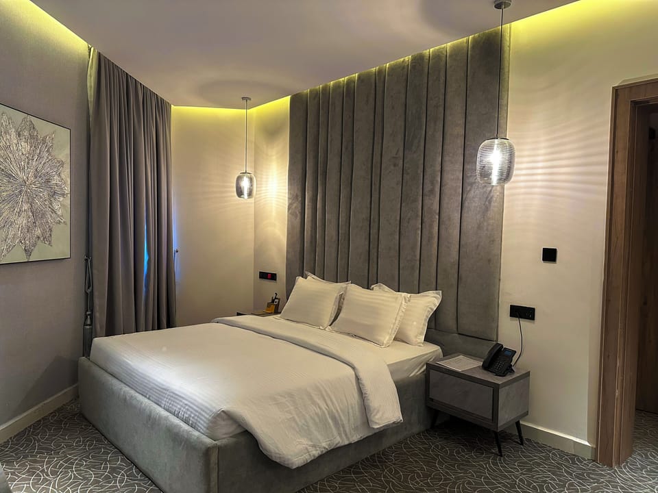 Luxury Apartment, 2 Queen Beds, Kitchenette | Premium bedding, memory foam beds, in-room safe, desk