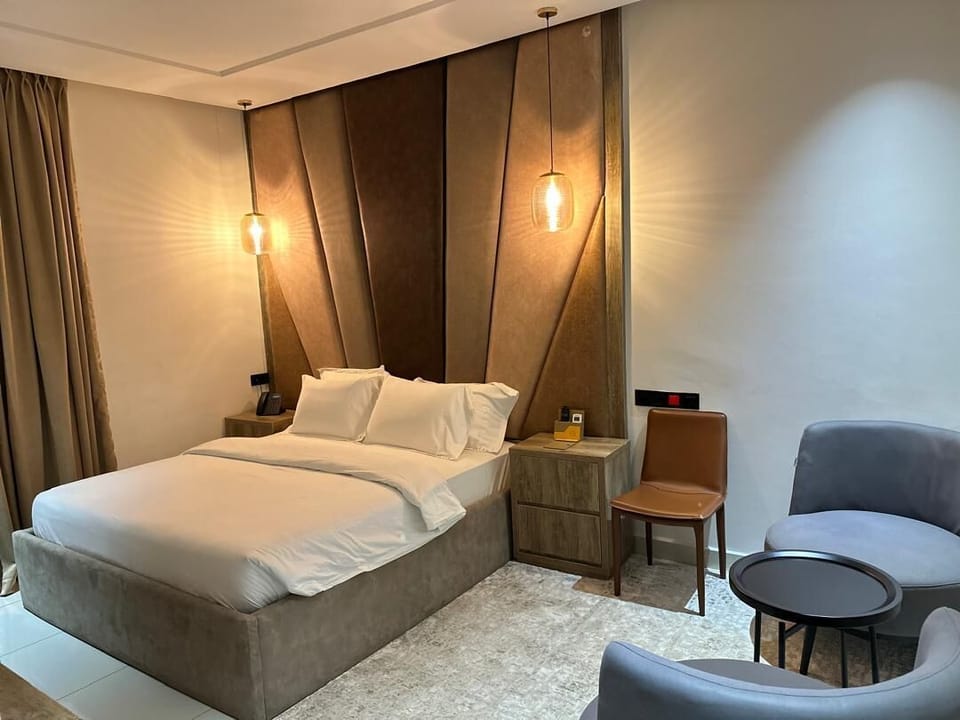 Premium Apartment, 1 Bedroom, Kitchenette | Premium bedding, memory foam beds, in-room safe, desk