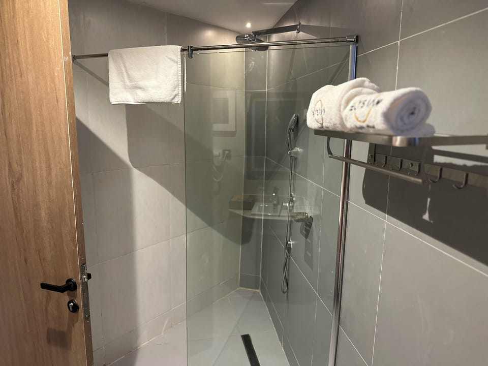 Superior Single Room, 1 Queen Bed, Air conditioning | Bathroom | Hair dryer, bathrobes, slippers, bidet