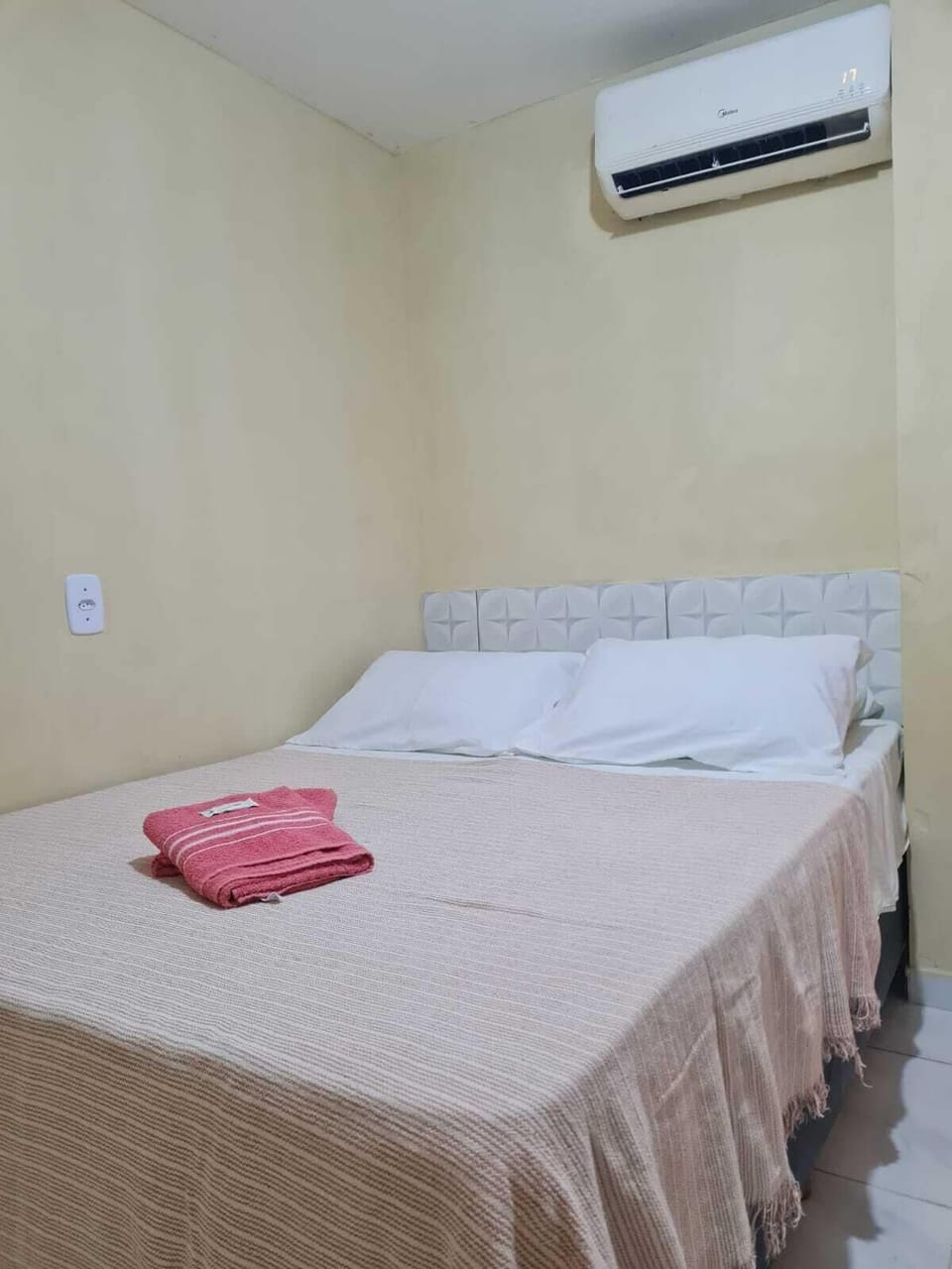 Free WiFi, bed sheets