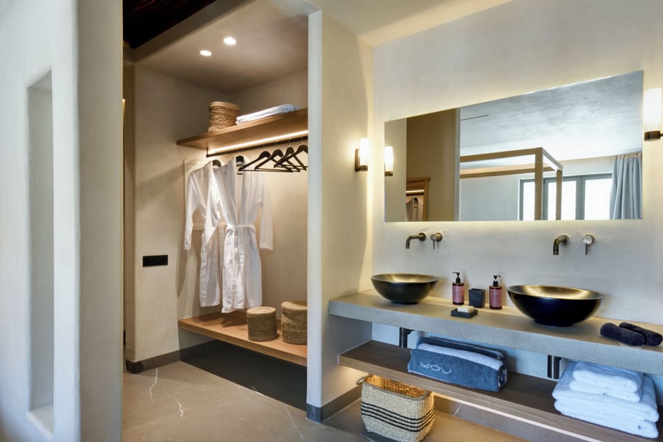 Junior Suite, Private Pool, Sea View | Bathroom | Shower, hair dryer, slippers, towels
