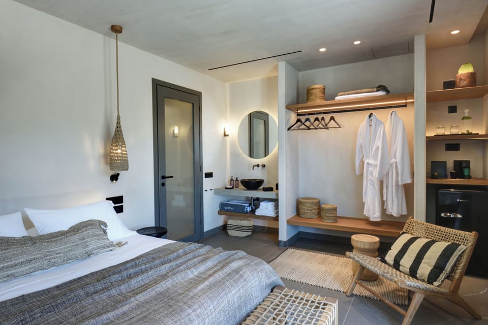 Superior Studio Suite, Private Pool, Sea View | Minibar, in-room safe, blackout drapes, soundproofing