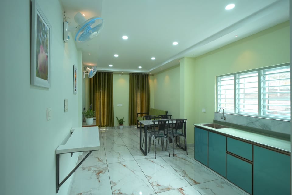 Deluxe Suite, 1 Bedroom | Living area