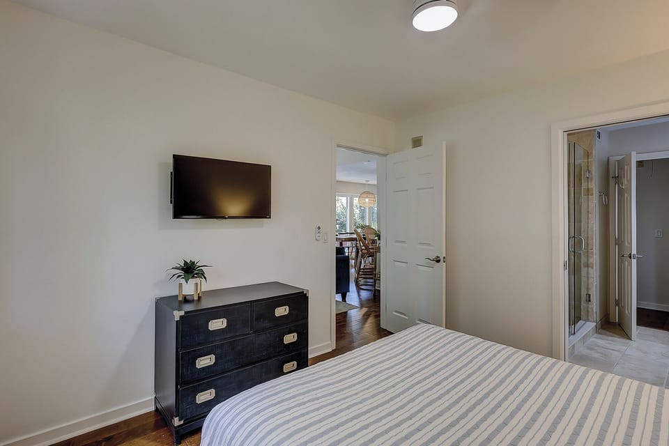 41 Old Military Road - Queen Guest Bedroom #1