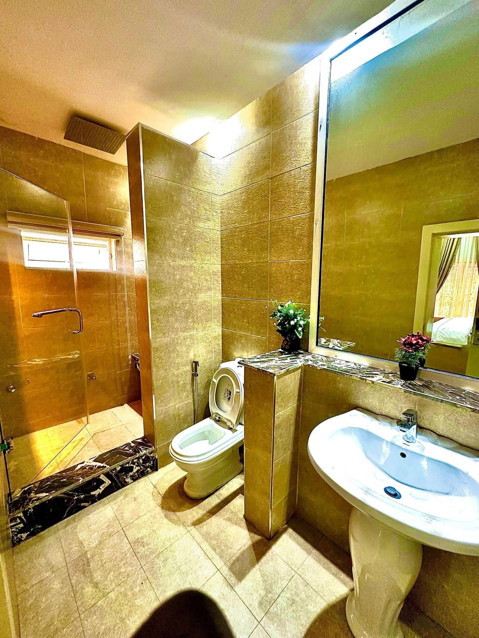 Studio Suite | Bathroom | Slippers