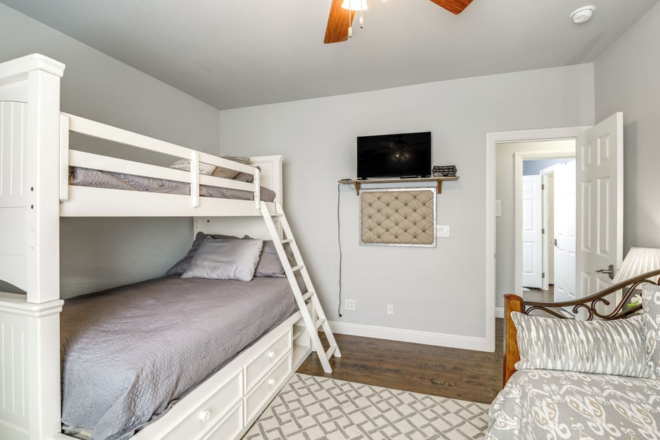 House (3 Bedrooms) | Interior