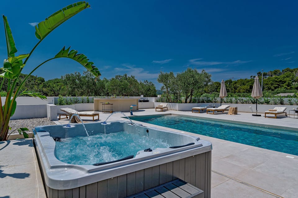 Infinity pool