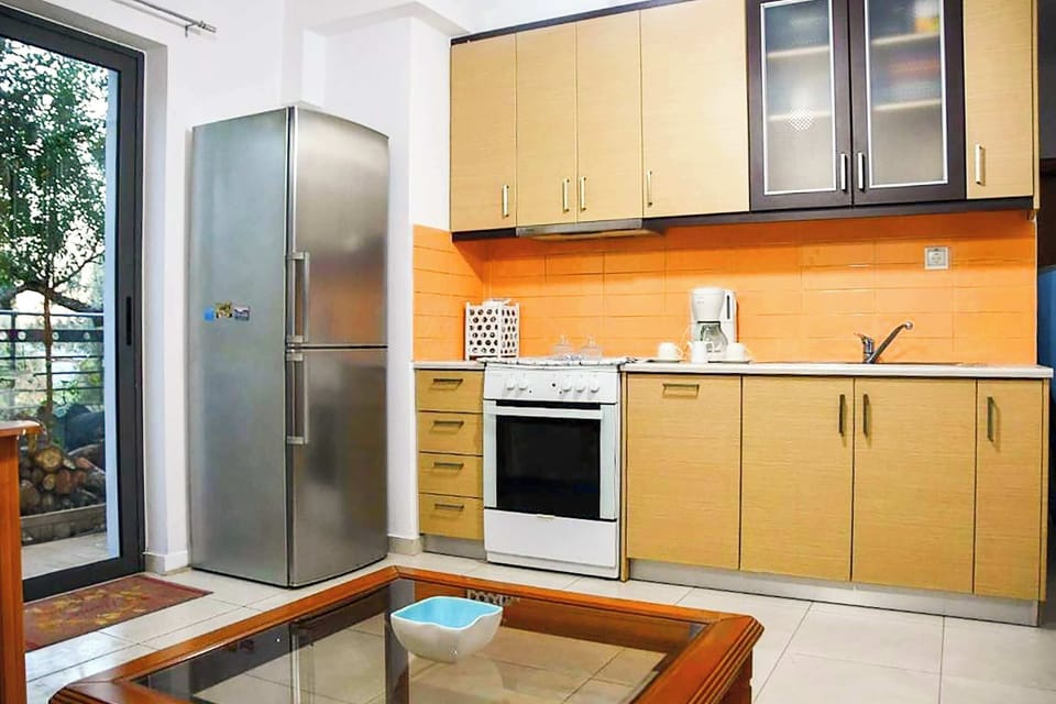 Fully equipped kitchenette