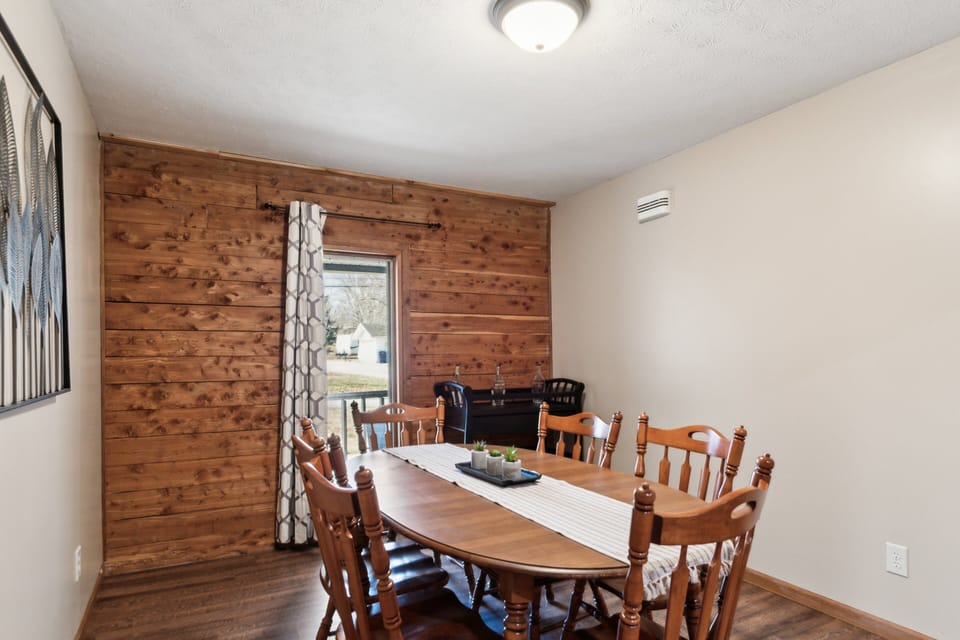 House, 4 Bedrooms | Dining