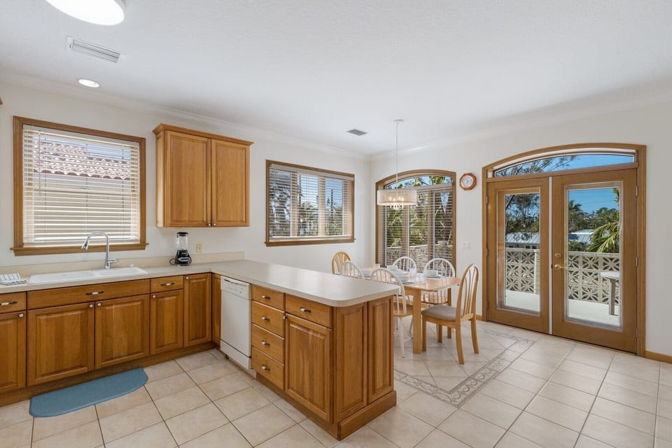 House, 3 Bedrooms | Private kitchen | Coffee/tea maker, fridge, oven, stovetop