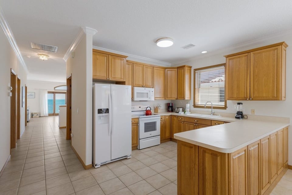 House, 3 Bedrooms | Private kitchen | Coffee/tea maker, fridge, oven, stovetop
