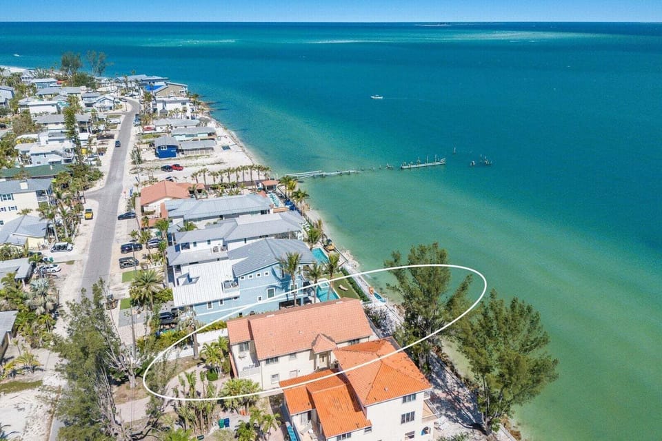 House, 3 Bedrooms | Aerial view