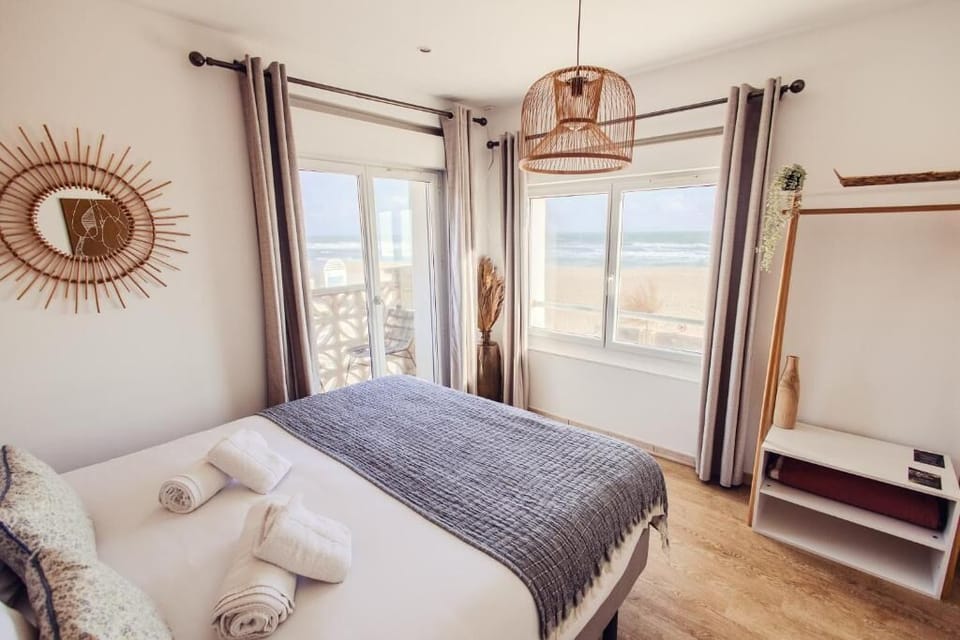Double Room, Balcony, Sea View | Blackout drapes, free WiFi, bed sheets