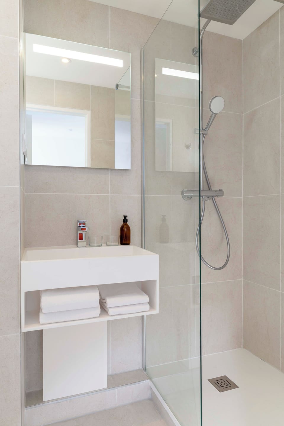 Shower, towels