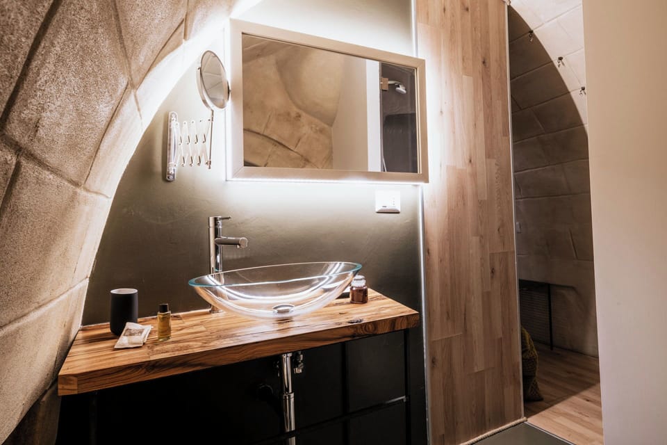 Basic Double or Twin Room, 1 Double Bed, Housekeeping | Bathroom | Hair dryer, bidet, towels, soap