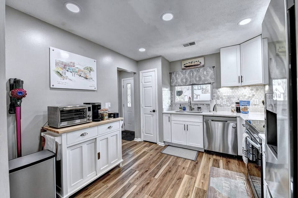 Full size kitchen
