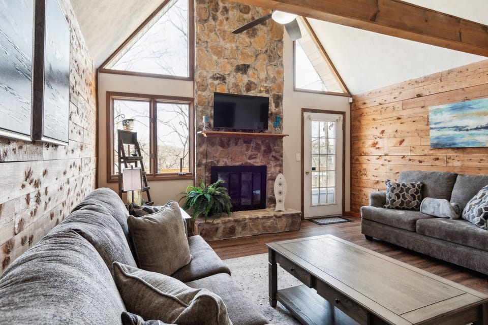 Indoors, Furniture, Living Room, Room, Couch