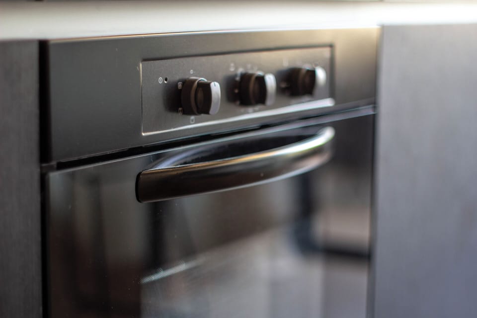 Comfort Studio, Balcony, City View | Private kitchen | Microwave, oven, stovetop, coffee/tea maker