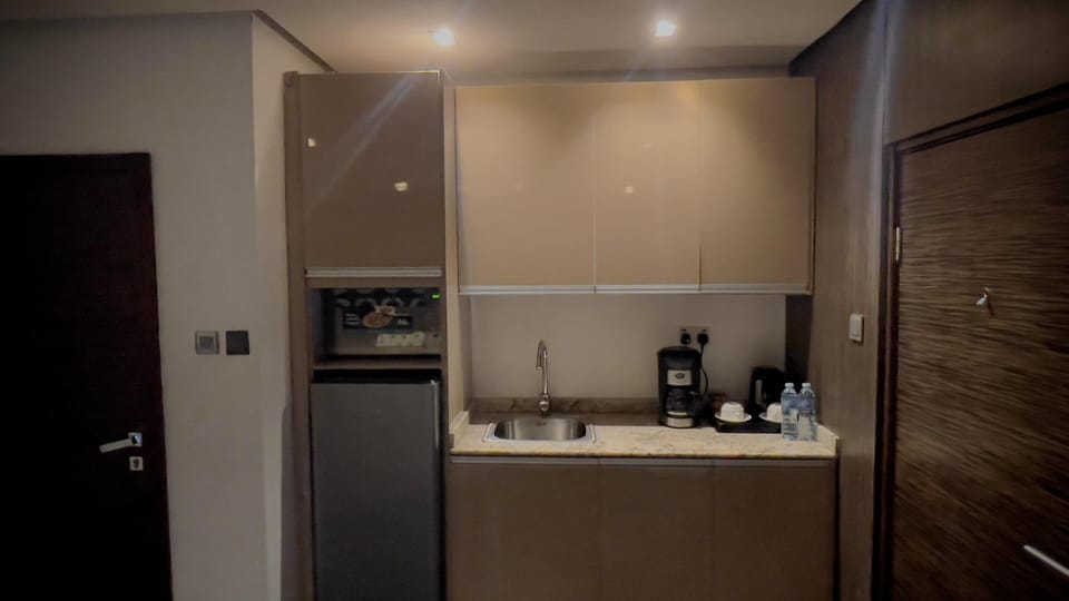 Exclusive Apartment, 1 King Bed with Sofa bed, City View | Private kitchen | Coffee/tea maker, electric kettle