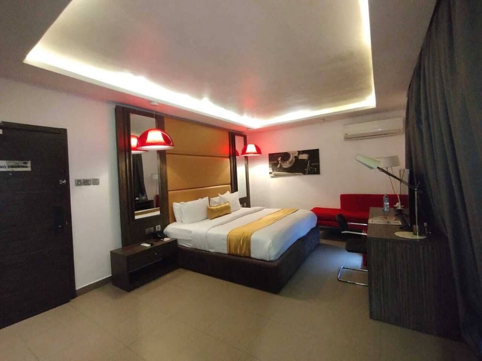 Luxury Studio, City View | In-room safe, desk, blackout drapes, free WiFi