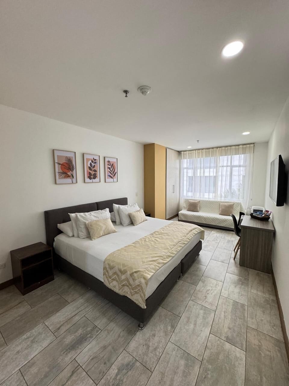 Comfort Triple Room | In-room safe, desk, laptop workspace, iron/ironing board