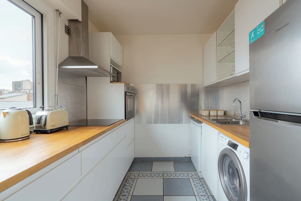 Apartment | Private kitchen | Fridge, microwave, oven, stovetop