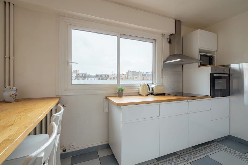 Apartment | Private kitchen | Fridge, microwave, oven, stovetop
