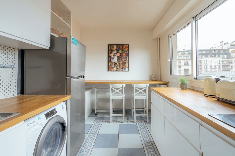 Apartment | Private kitchen | Fridge, microwave, oven, stovetop