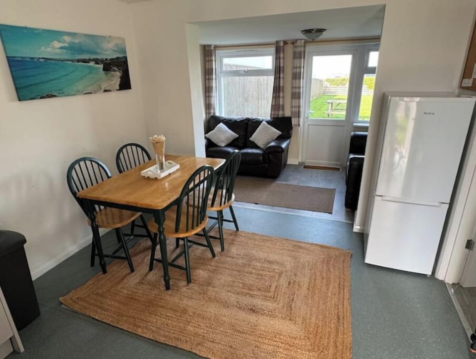Dining Area & Snug