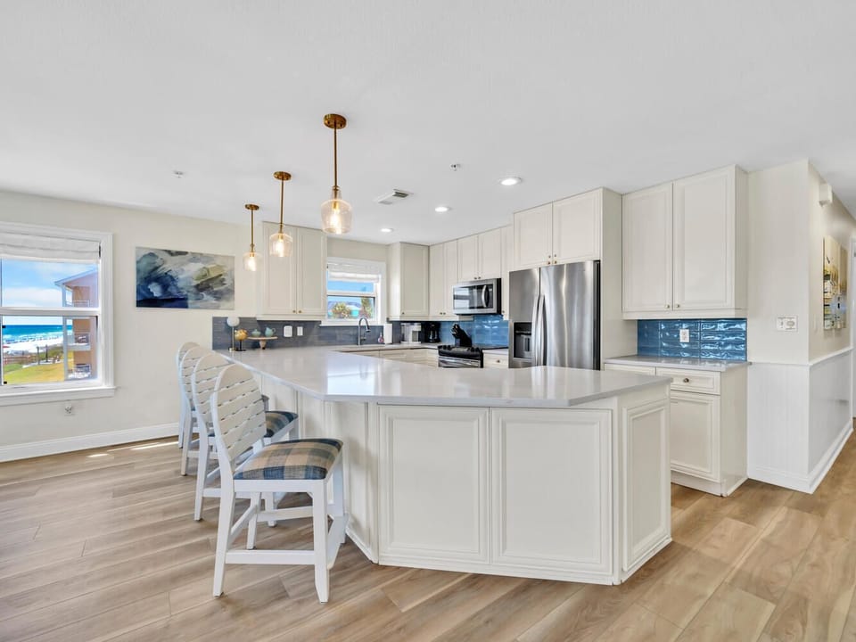 Gorgeous updated kitchen - new flooring, new quartz countertops, new backsplash