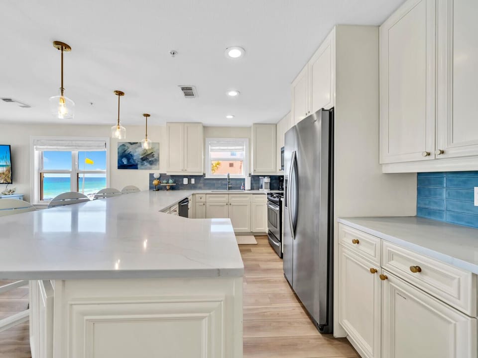 Gorgeous updated kitchen - new flooring, new quartz countertops, new backsplash