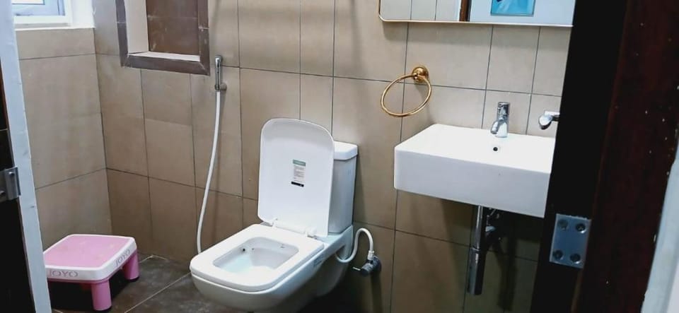 Shower, free toiletries, towels, soap