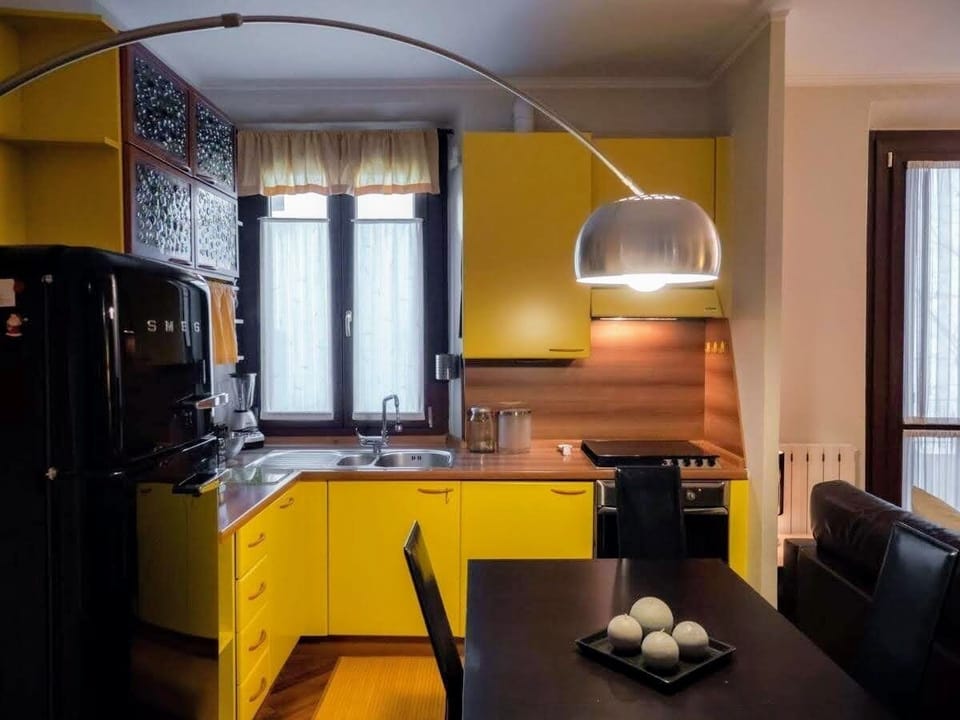 Superior Apartment, Balcony, Courtyard View | In-room dining