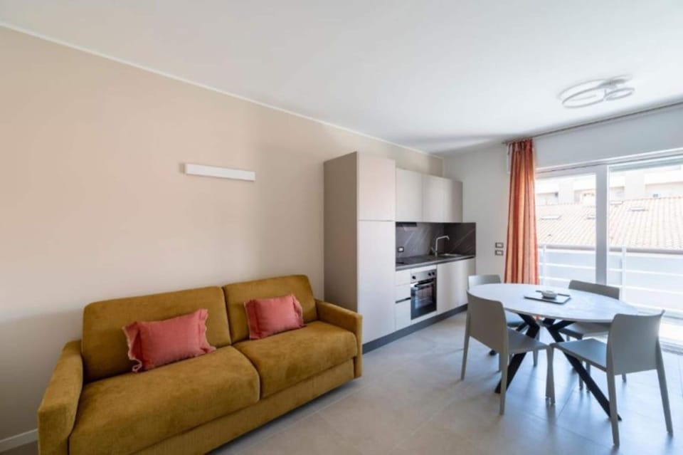 Apartment, 1 Bedroom, Balcony, City View | Living room