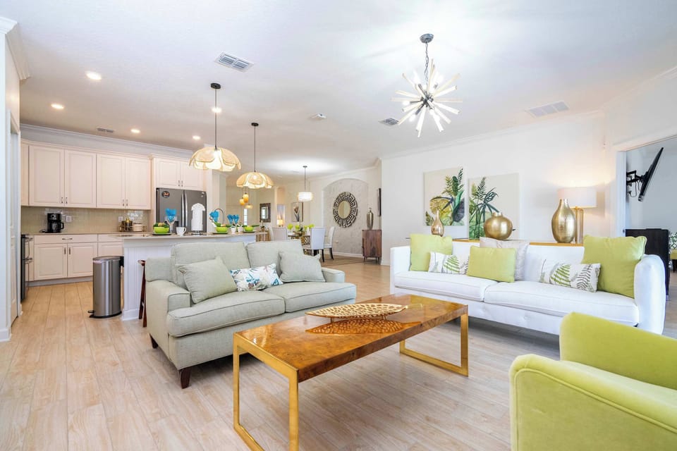 Superior Townhome | Living room