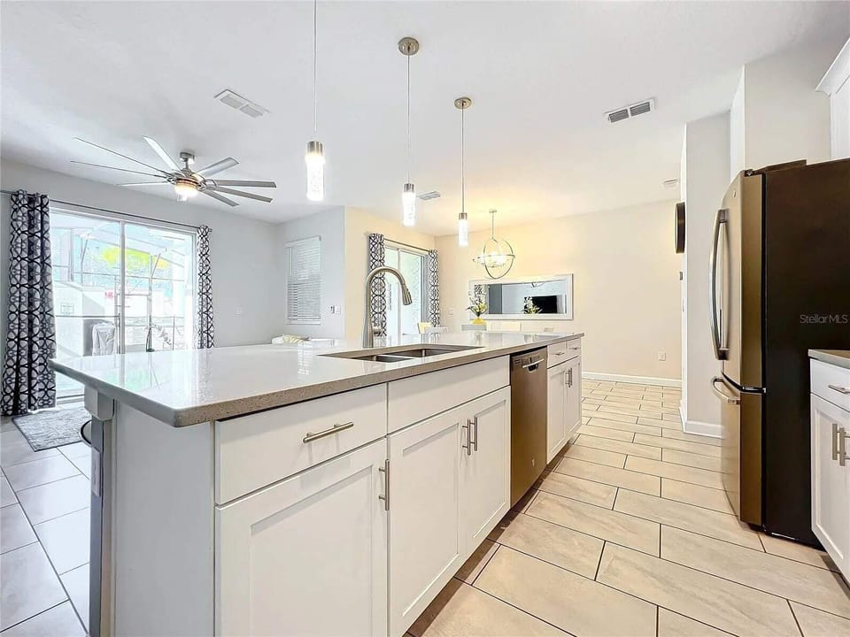 Superior Townhome | Private kitchen