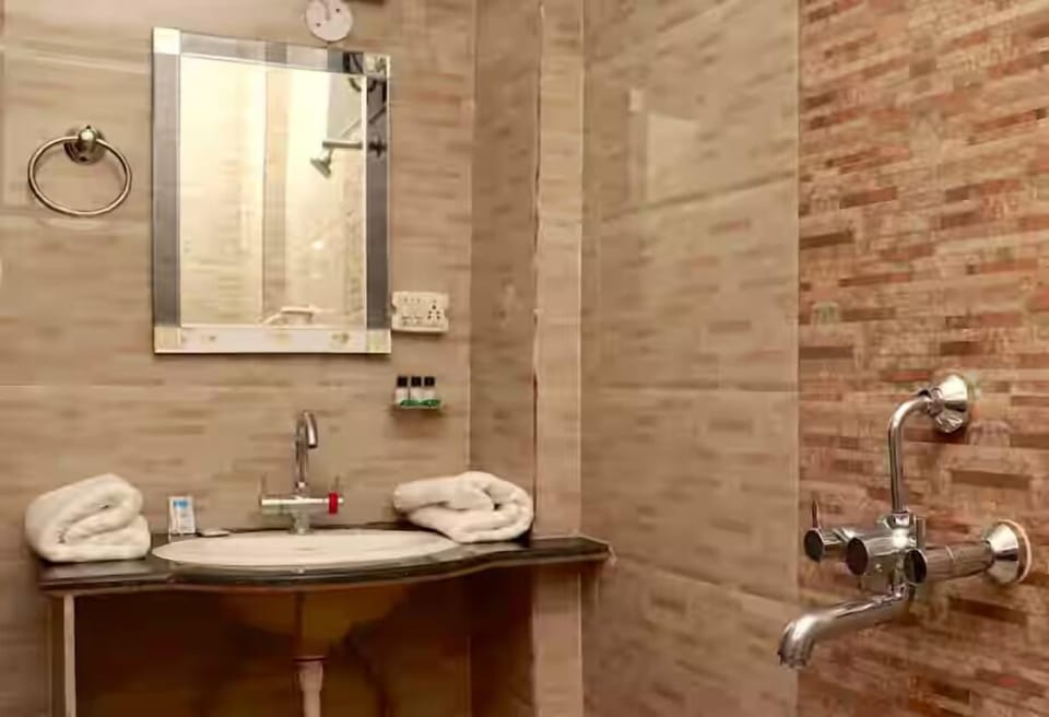Double or Twin Room | Bathroom