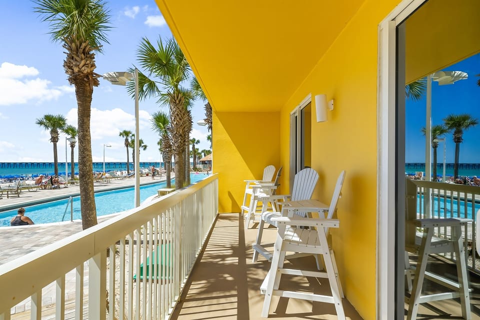 Balcony View – Enjoy breathtaking panoramic views of the Gulf of Mexico and the pool from your private balcony, perfect for sipping morning coffee or watching the sunset.