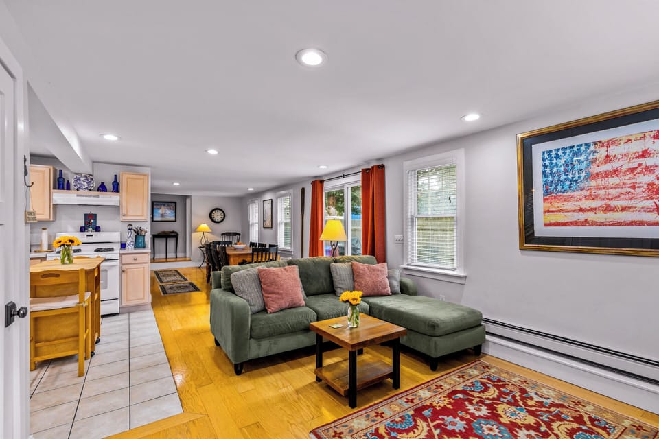 Enjoy the comfort of a light-filled living room
