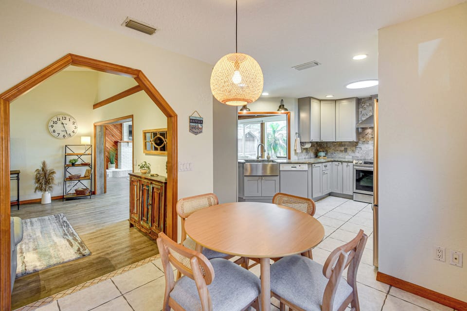 Dining Area | Dishware/Flatware